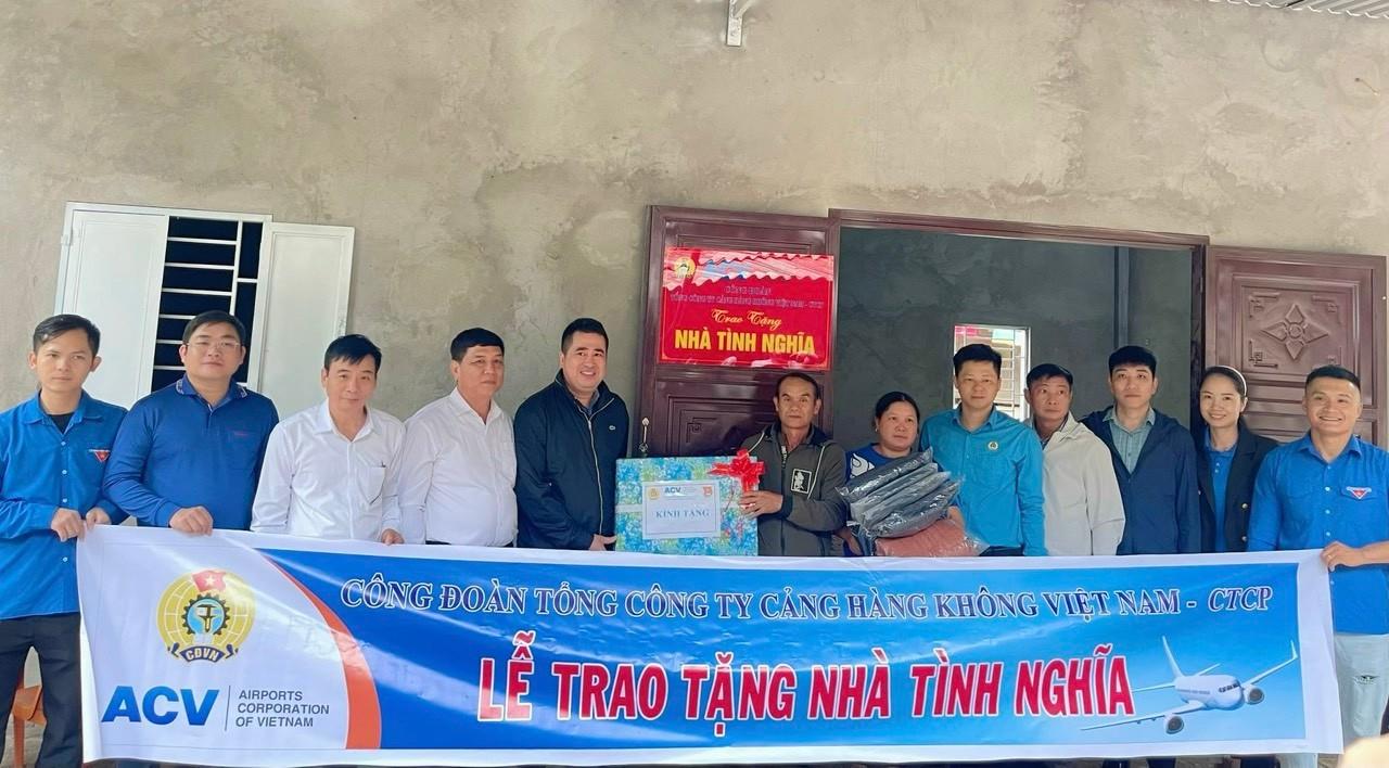 Trao tặng nhà tình nghĩa cho gia đình ông Hơ Nhia Chớ huyện Mường Lát