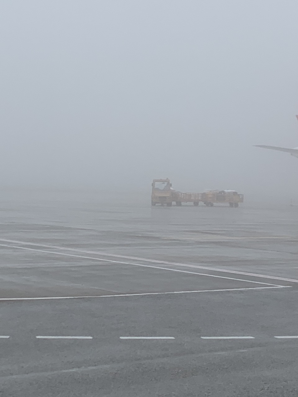 Sương mù tại sân đỗ tàu bay